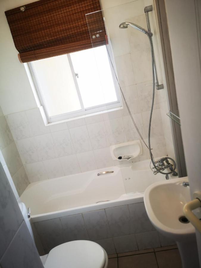 Cape Town Family Beachfront Apartment Leisure Bay Cidade Do Cabo Exterior foto